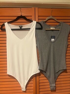 Bundle of 2 bodysuits